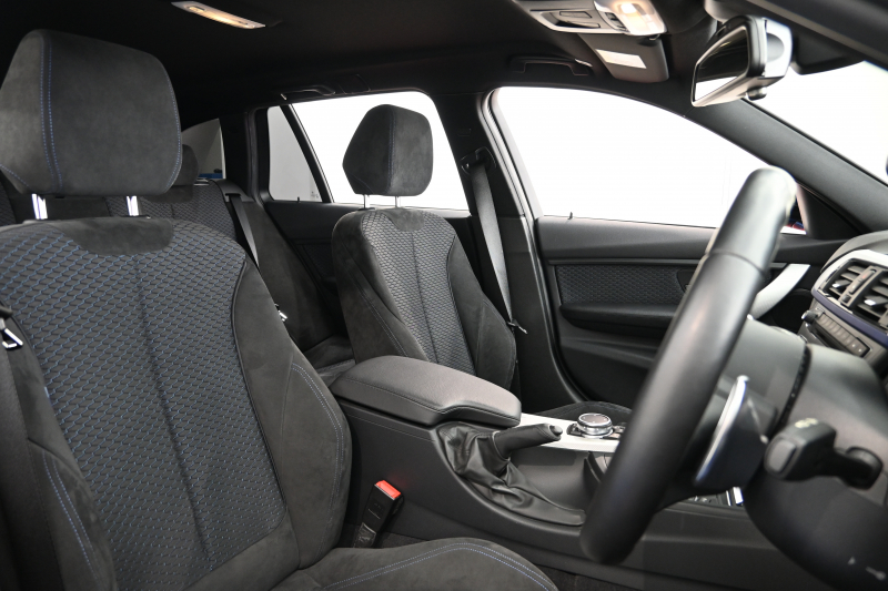 BMW 3シリーズ 320d ﾂｰﾘﾝｸﾞ Mｽﾎﾟｰﾂ　正規D車 1ｵｰﾅｰ ACC 専用ｼｰﾄ 純正iDriveﾅﾋﾞ Bｶﾒﾗ Mｴｱﾛ&18ｲﾝﾁAW 自動ﾄﾗﾝｸ ｷｾﾉﾝﾗｲﾄ　2年保証付