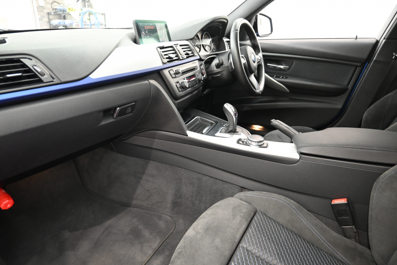 BMW 3シリーズ 320d ﾂｰﾘﾝｸﾞ Mｽﾎﾟｰﾂ　正規D車 1ｵｰﾅｰ ACC 専用ｼｰﾄ 純正iDriveﾅﾋﾞ Bｶﾒﾗ Mｴｱﾛ&18ｲﾝﾁAW 自動ﾄﾗﾝｸ ｷｾﾉﾝﾗｲﾄ　2年保証付