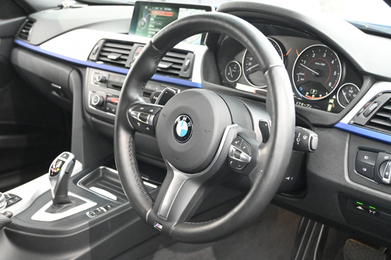 BMW 3シリーズ 320d ﾂｰﾘﾝｸﾞ Mｽﾎﾟｰﾂ　正規D車 1ｵｰﾅｰ ACC 専用ｼｰﾄ 純正iDriveﾅﾋﾞ Bｶﾒﾗ Mｴｱﾛ&18ｲﾝﾁAW 自動ﾄﾗﾝｸ ｷｾﾉﾝﾗｲﾄ　2年保証付