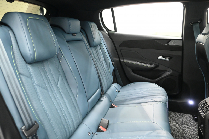 プジョー 308 GTﾌﾞﾙｰHDi ﾌﾞﾙｰﾅｯﾊﾟｴﾃﾞｨｼｮﾝ　200台限定特別仕様車 ACC Pｽﾀ ECO ﾌﾞﾙｰﾅｯﾊﾟ革 ﾊﾟﾉﾗﾏSR 純正ﾀｯﾁｽｸﾘｰﾝ ﾅﾋﾞ CarPlay FOCALｽﾋﾟｰｶｰ 360ｶﾒﾗ ﾏﾄﾘｸｽLEDﾗｲﾄ　新車保証継承可