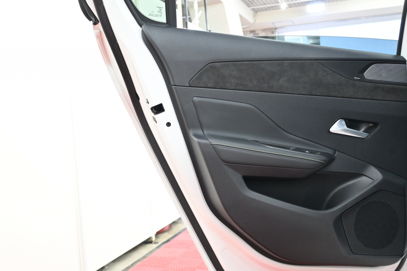 プジョー 308 GTﾌﾞﾙｰHDi ﾌﾞﾙｰﾅｯﾊﾟｴﾃﾞｨｼｮﾝ　200台限定特別仕様車 ACC Pｽﾀ ECO ﾌﾞﾙｰﾅｯﾊﾟ革 ﾊﾟﾉﾗﾏSR 純正ﾀｯﾁｽｸﾘｰﾝ ﾅﾋﾞ CarPlay FOCALｽﾋﾟｰｶｰ 360ｶﾒﾗ ﾏﾄﾘｸｽLEDﾗｲﾄ　新車保証継承可