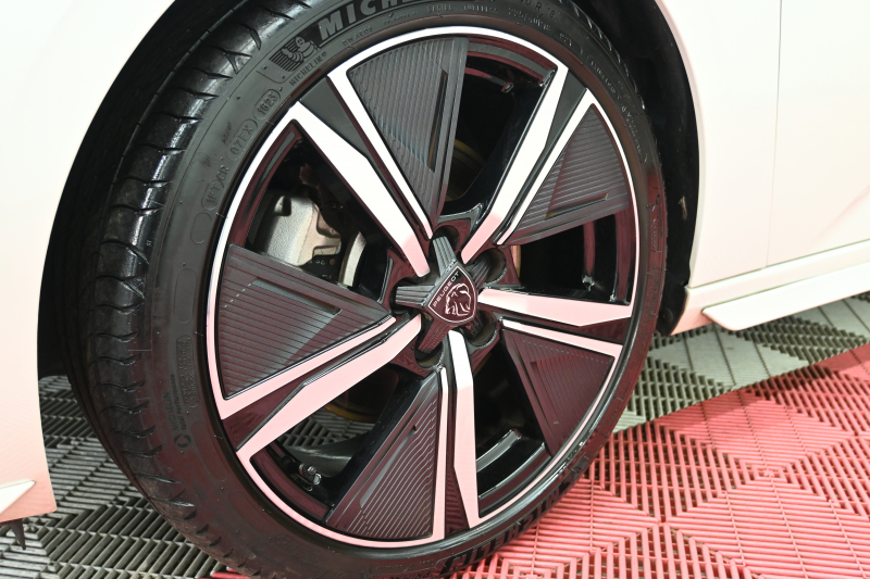 プジョー 308 GTﾌﾞﾙｰHDi ﾌﾞﾙｰﾅｯﾊﾟｴﾃﾞｨｼｮﾝ　200台限定特別仕様車 ACC Pｽﾀ ECO ﾌﾞﾙｰﾅｯﾊﾟ革 ﾊﾟﾉﾗﾏSR 純正ﾀｯﾁｽｸﾘｰﾝ ﾅﾋﾞ CarPlay FOCALｽﾋﾟｰｶｰ 360ｶﾒﾗ ﾏﾄﾘｸｽLEDﾗｲﾄ　新車保証継承可