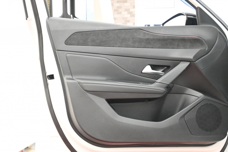 プジョー 308 GTﾌﾞﾙｰHDi ﾌﾞﾙｰﾅｯﾊﾟｴﾃﾞｨｼｮﾝ　200台限定特別仕様車 ACC Pｽﾀ ECO ﾌﾞﾙｰﾅｯﾊﾟ革 ﾊﾟﾉﾗﾏSR 純正ﾀｯﾁｽｸﾘｰﾝ ﾅﾋﾞ CarPlay FOCALｽﾋﾟｰｶｰ 360ｶﾒﾗ ﾏﾄﾘｸｽLEDﾗｲﾄ　新車保証継承可