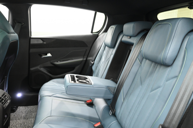 プジョー 308 GTﾌﾞﾙｰHDi ﾌﾞﾙｰﾅｯﾊﾟｴﾃﾞｨｼｮﾝ　200台限定特別仕様車 ACC Pｽﾀ ECO ﾌﾞﾙｰﾅｯﾊﾟ革 ﾊﾟﾉﾗﾏSR 純正ﾀｯﾁｽｸﾘｰﾝ ﾅﾋﾞ CarPlay FOCALｽﾋﾟｰｶｰ 360ｶﾒﾗ ﾏﾄﾘｸｽLEDﾗｲﾄ　新車保証継承可