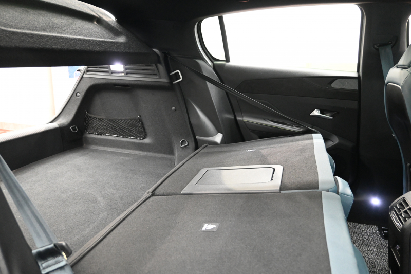 プジョー 308 GTﾌﾞﾙｰHDi ﾌﾞﾙｰﾅｯﾊﾟｴﾃﾞｨｼｮﾝ　200台限定特別仕様車 ACC Pｽﾀ ECO ﾌﾞﾙｰﾅｯﾊﾟ革 ﾊﾟﾉﾗﾏSR 純正ﾀｯﾁｽｸﾘｰﾝ ﾅﾋﾞ CarPlay FOCALｽﾋﾟｰｶｰ 360ｶﾒﾗ ﾏﾄﾘｸｽLEDﾗｲﾄ　新車保証継承可