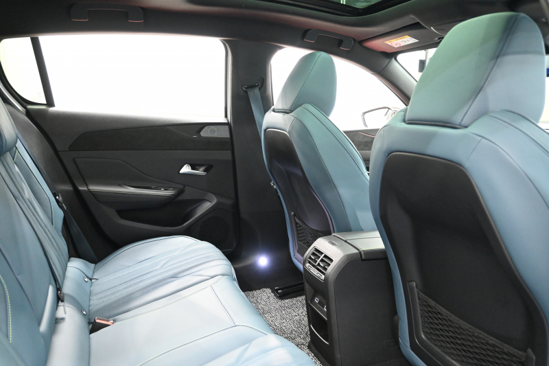 プジョー 308 GTﾌﾞﾙｰHDi ﾌﾞﾙｰﾅｯﾊﾟｴﾃﾞｨｼｮﾝ　200台限定特別仕様車 ACC Pｽﾀ ECO ﾌﾞﾙｰﾅｯﾊﾟ革 ﾊﾟﾉﾗﾏSR 純正ﾀｯﾁｽｸﾘｰﾝ ﾅﾋﾞ CarPlay FOCALｽﾋﾟｰｶｰ 360ｶﾒﾗ ﾏﾄﾘｸｽLEDﾗｲﾄ　新車保証継承可