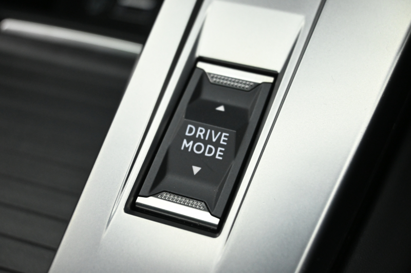 プジョー 308 GTﾌﾞﾙｰHDi ﾌﾞﾙｰﾅｯﾊﾟｴﾃﾞｨｼｮﾝ　200台限定特別仕様車 ACC Pｽﾀ ECO ﾌﾞﾙｰﾅｯﾊﾟ革 ﾊﾟﾉﾗﾏSR 純正ﾀｯﾁｽｸﾘｰﾝ ﾅﾋﾞ CarPlay FOCALｽﾋﾟｰｶｰ 360ｶﾒﾗ ﾏﾄﾘｸｽLEDﾗｲﾄ　新車保証継承可