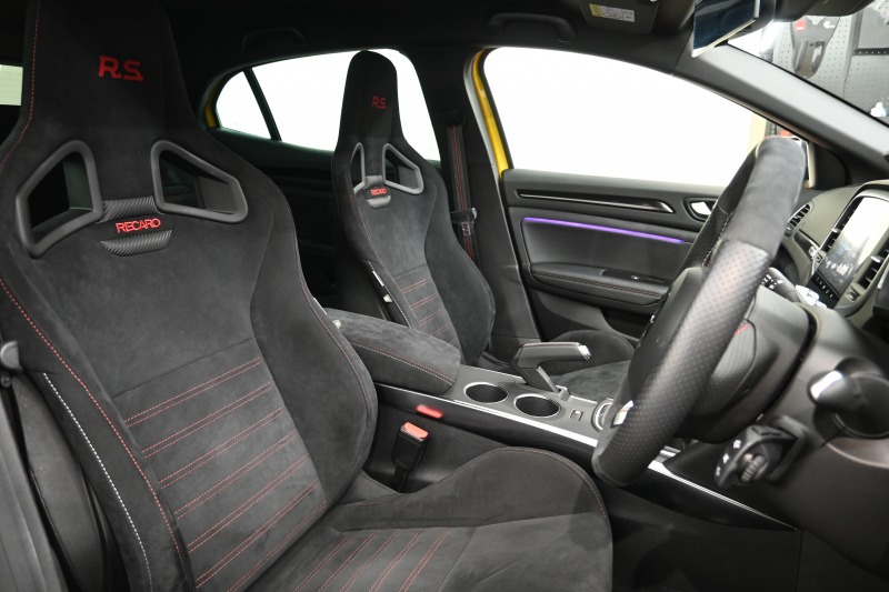 ルノー メガーヌ RSﾄﾛﾌｨｰ 6MT　ACC RECARO製ｾﾐﾊﾞｹｯﾄｼｰﾄ 純正ﾀｯﾁｽｸﾘｰﾝ Bluetoothｵｰﾃﾞｨｵ CarPlay Bｶﾒﾗ 前後ﾊﾟｰｷﾝｸﾞｾﾝｻｰ 19ｲﾝﾁ鍛造AW ﾌﾞﾚﾝﾎﾞ製ﾚｯﾄﾞｷｬﾘﾊﾟｰ LEDﾍｯﾄﾞﾗｲﾄ　2年保証付