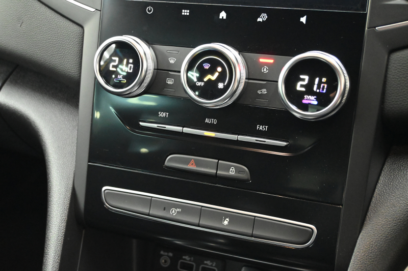 ルノー メガーヌ RSﾄﾛﾌｨｰ 6MT　ACC RECARO製ｾﾐﾊﾞｹｯﾄｼｰﾄ 純正ﾀｯﾁｽｸﾘｰﾝ Bluetoothｵｰﾃﾞｨｵ CarPlay Bｶﾒﾗ 前後ﾊﾟｰｷﾝｸﾞｾﾝｻｰ 19ｲﾝﾁ鍛造AW ﾌﾞﾚﾝﾎﾞ製ﾚｯﾄﾞｷｬﾘﾊﾟｰ LEDﾍｯﾄﾞﾗｲﾄ　2年保証付