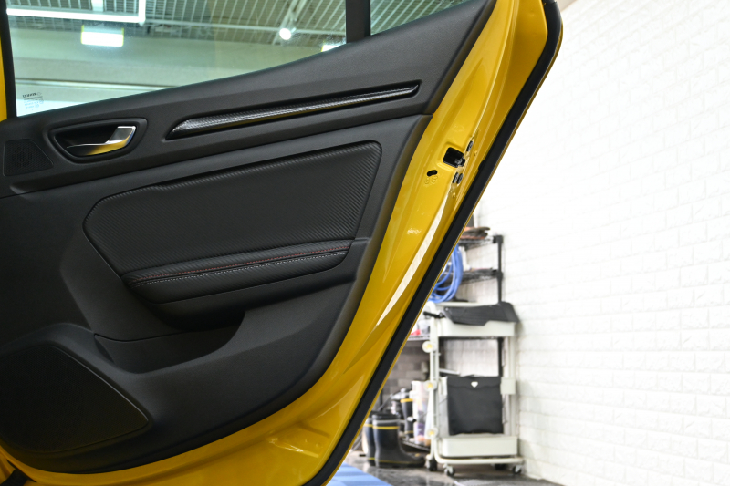 ルノー メガーヌ RSﾄﾛﾌｨｰ 6MT　ACC RECARO製ｾﾐﾊﾞｹｯﾄｼｰﾄ 純正ﾀｯﾁｽｸﾘｰﾝ Bluetoothｵｰﾃﾞｨｵ CarPlay Bｶﾒﾗ 前後ﾊﾟｰｷﾝｸﾞｾﾝｻｰ 19ｲﾝﾁ鍛造AW ﾌﾞﾚﾝﾎﾞ製ﾚｯﾄﾞｷｬﾘﾊﾟｰ LEDﾍｯﾄﾞﾗｲﾄ　2年保証付