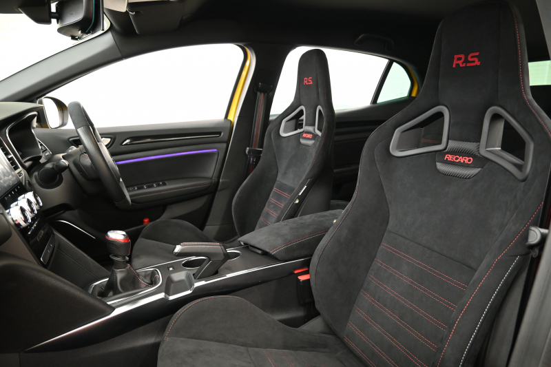 ルノー メガーヌ RSﾄﾛﾌｨｰ 6MT　ACC RECARO製ｾﾐﾊﾞｹｯﾄｼｰﾄ 純正ﾀｯﾁｽｸﾘｰﾝ Bluetoothｵｰﾃﾞｨｵ CarPlay Bｶﾒﾗ 前後ﾊﾟｰｷﾝｸﾞｾﾝｻｰ 19ｲﾝﾁ鍛造AW ﾌﾞﾚﾝﾎﾞ製ﾚｯﾄﾞｷｬﾘﾊﾟｰ LEDﾍｯﾄﾞﾗｲﾄ　2年保証付