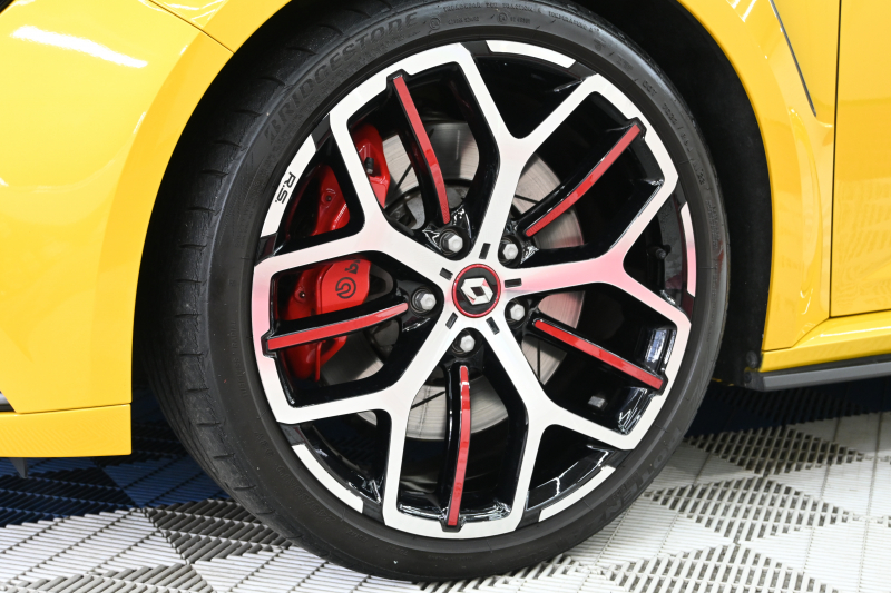 ルノー メガーヌ RSﾄﾛﾌｨｰ 6MT　ACC RECARO製ｾﾐﾊﾞｹｯﾄｼｰﾄ 純正ﾀｯﾁｽｸﾘｰﾝ Bluetoothｵｰﾃﾞｨｵ CarPlay Bｶﾒﾗ 前後ﾊﾟｰｷﾝｸﾞｾﾝｻｰ 19ｲﾝﾁ鍛造AW ﾌﾞﾚﾝﾎﾞ製ﾚｯﾄﾞｷｬﾘﾊﾟｰ LEDﾍｯﾄﾞﾗｲﾄ　2年保証付