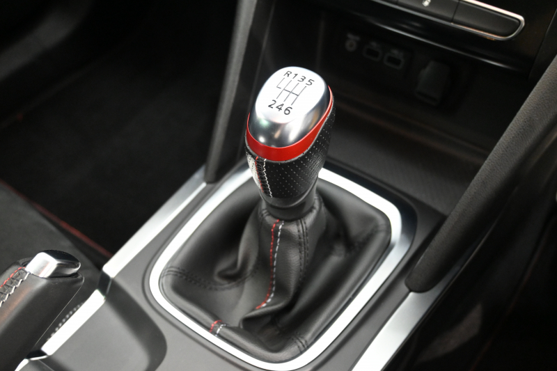 ルノー メガーヌ RSﾄﾛﾌｨｰ 6MT　ACC RECARO製ｾﾐﾊﾞｹｯﾄｼｰﾄ 純正ﾀｯﾁｽｸﾘｰﾝ Bluetoothｵｰﾃﾞｨｵ CarPlay Bｶﾒﾗ 前後ﾊﾟｰｷﾝｸﾞｾﾝｻｰ 19ｲﾝﾁ鍛造AW ﾌﾞﾚﾝﾎﾞ製ﾚｯﾄﾞｷｬﾘﾊﾟｰ LEDﾍｯﾄﾞﾗｲﾄ　2年保証付