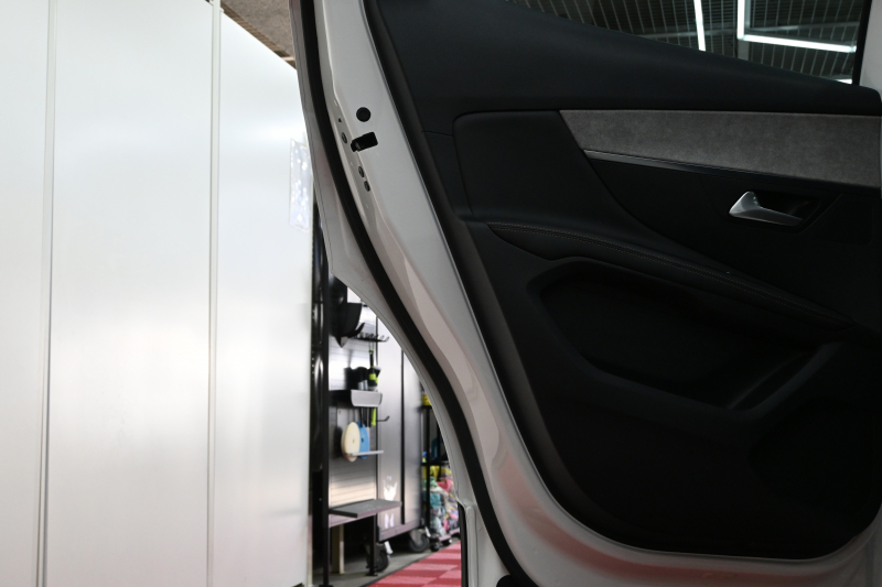 プジョー 3008 GT ﾌﾞﾙｰHDi　Pｽﾀ ACC ﾊｰﾌ革 ﾊﾟﾉﾗﾏSR 純正ﾀｯﾁｽｸﾘｰﾝ ﾅﾋﾞTV ﾌﾙｾｸﾞ CarPlay ADVｺﾝﾄﾛｰﾙ 純正18ｲﾝﾁAW LEDﾗｲﾄ ｱｸﾃｨﾌﾞｾｰﾌﾃｨﾌﾞﾚｰｷ　2年保証付