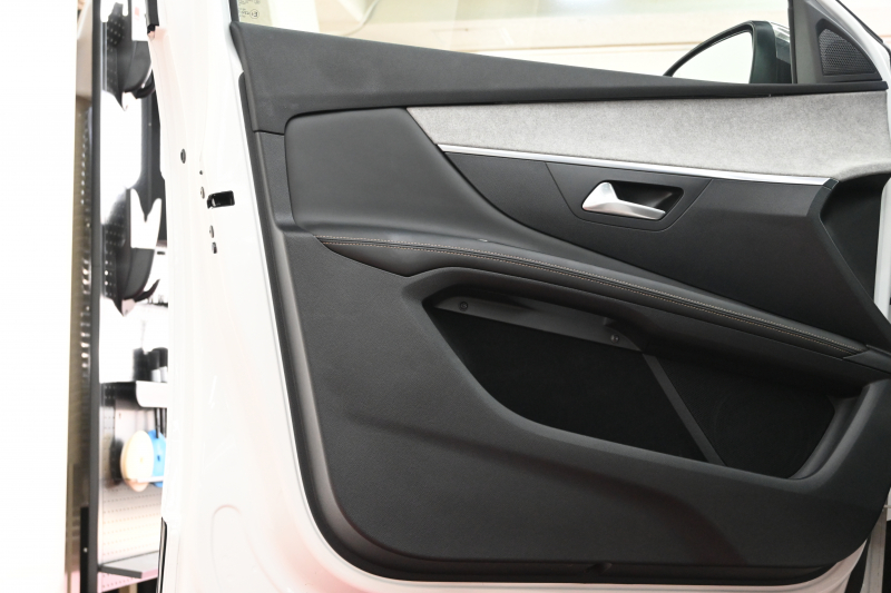 プジョー 3008 GT ﾌﾞﾙｰHDi　Pｽﾀ ACC ﾊｰﾌ革 ﾊﾟﾉﾗﾏSR 純正ﾀｯﾁｽｸﾘｰﾝ ﾅﾋﾞTV ﾌﾙｾｸﾞ CarPlay ADVｺﾝﾄﾛｰﾙ 純正18ｲﾝﾁAW LEDﾗｲﾄ ｱｸﾃｨﾌﾞｾｰﾌﾃｨﾌﾞﾚｰｷ　2年保証付