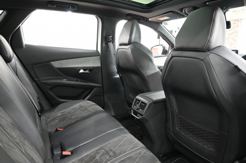 プジョー 3008 GT ﾌﾞﾙｰHDi　Pｽﾀ ACC ﾊｰﾌ革 ﾊﾟﾉﾗﾏSR 純正ﾀｯﾁｽｸﾘｰﾝ ﾅﾋﾞTV ﾌﾙｾｸﾞ CarPlay ADVｺﾝﾄﾛｰﾙ 純正18ｲﾝﾁAW LEDﾗｲﾄ ｱｸﾃｨﾌﾞｾｰﾌﾃｨﾌﾞﾚｰｷ　2年保証付