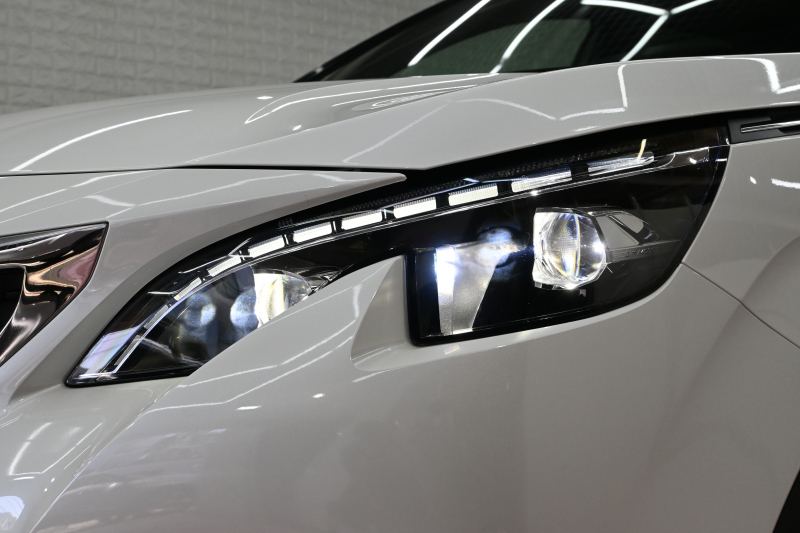 プジョー 3008 GT ﾌﾞﾙｰHDi　Pｽﾀ ACC ﾊｰﾌ革 ﾊﾟﾉﾗﾏSR 純正ﾀｯﾁｽｸﾘｰﾝ ﾅﾋﾞTV ﾌﾙｾｸﾞ CarPlay ADVｺﾝﾄﾛｰﾙ 純正18ｲﾝﾁAW LEDﾗｲﾄ ｱｸﾃｨﾌﾞｾｰﾌﾃｨﾌﾞﾚｰｷ　2年保証付