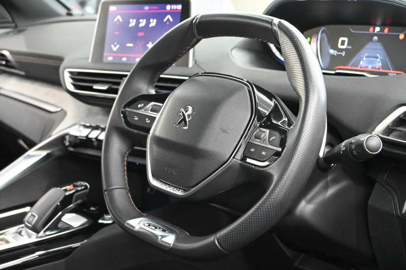 プジョー 3008 GT ﾌﾞﾙｰHDi　Pｽﾀ ACC ﾊｰﾌ革 ﾊﾟﾉﾗﾏSR 純正ﾀｯﾁｽｸﾘｰﾝ ﾅﾋﾞTV ﾌﾙｾｸﾞ CarPlay ADVｺﾝﾄﾛｰﾙ 純正18ｲﾝﾁAW LEDﾗｲﾄ ｱｸﾃｨﾌﾞｾｰﾌﾃｨﾌﾞﾚｰｷ　2年保証付