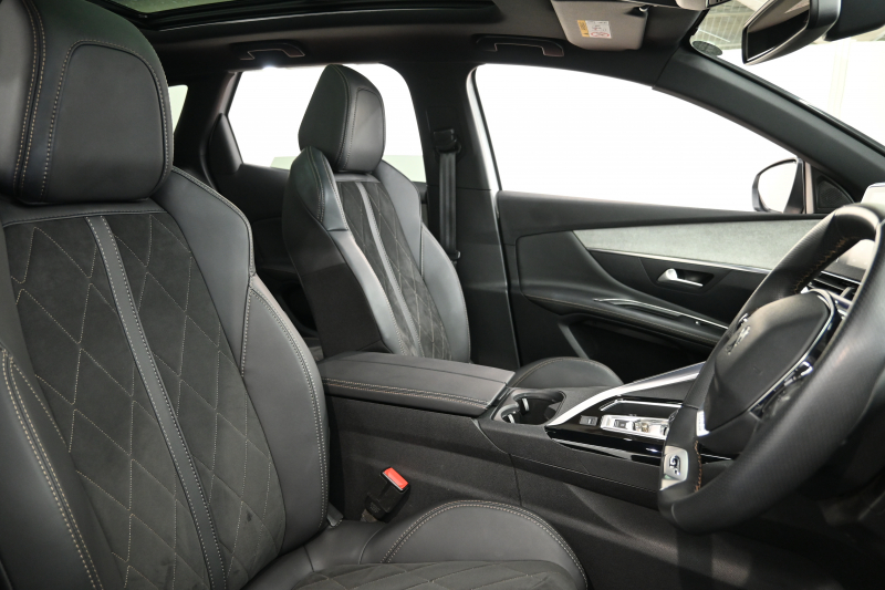 プジョー 3008 GT ﾌﾞﾙｰHDi　Pｽﾀ ACC ﾊｰﾌ革 ﾊﾟﾉﾗﾏSR 純正ﾀｯﾁｽｸﾘｰﾝ ﾅﾋﾞTV ﾌﾙｾｸﾞ CarPlay ADVｺﾝﾄﾛｰﾙ 純正18ｲﾝﾁAW LEDﾗｲﾄ ｱｸﾃｨﾌﾞｾｰﾌﾃｨﾌﾞﾚｰｷ　2年保証付