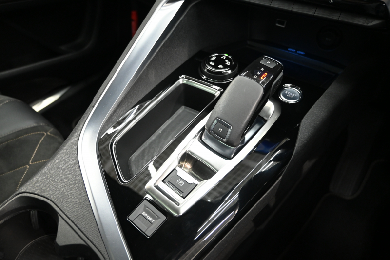 プジョー 3008 GT ﾌﾞﾙｰHDi　Pｽﾀ ACC ﾊｰﾌ革 ﾊﾟﾉﾗﾏSR 純正ﾀｯﾁｽｸﾘｰﾝ ﾅﾋﾞTV ﾌﾙｾｸﾞ CarPlay ADVｺﾝﾄﾛｰﾙ 純正18ｲﾝﾁAW LEDﾗｲﾄ ｱｸﾃｨﾌﾞｾｰﾌﾃｨﾌﾞﾚｰｷ　2年保証付