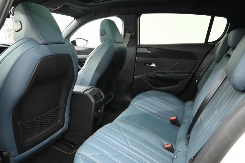 プジョー 308 GTﾌﾞﾙｰHDi ﾌﾞﾙｰﾅｯﾊﾟｴﾃﾞｨｼｮﾝ　200台限定特別仕様車 ACC Pｽﾀ ECO ﾌﾞﾙｰﾅｯﾊﾟ革 ﾊﾟﾉﾗﾏSR 純正ﾀｯﾁｽｸﾘｰﾝ ﾅﾋﾞ CarPlay FOCALｽﾋﾟｰｶｰ 360ｶﾒﾗ ﾏﾄﾘｸｽLEDﾗｲﾄ　2年保証付