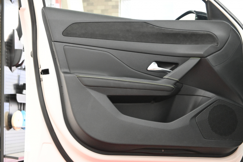 プジョー 308 GTﾌﾞﾙｰHDi ﾌﾞﾙｰﾅｯﾊﾟｴﾃﾞｨｼｮﾝ　200台限定特別仕様車 ACC Pｽﾀ ECO ﾌﾞﾙｰﾅｯﾊﾟ革 ﾊﾟﾉﾗﾏSR 純正ﾀｯﾁｽｸﾘｰﾝ ﾅﾋﾞ CarPlay FOCALｽﾋﾟｰｶｰ 360ｶﾒﾗ ﾏﾄﾘｸｽLEDﾗｲﾄ　2年保証付