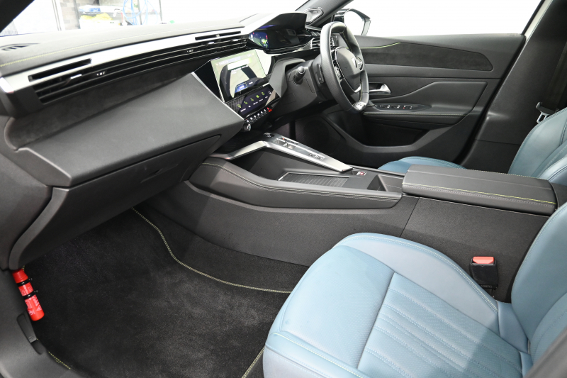 プジョー 308 GTﾌﾞﾙｰHDi ﾌﾞﾙｰﾅｯﾊﾟｴﾃﾞｨｼｮﾝ　200台限定特別仕様車 ACC Pｽﾀ ECO ﾌﾞﾙｰﾅｯﾊﾟ革 ﾊﾟﾉﾗﾏSR 純正ﾀｯﾁｽｸﾘｰﾝ ﾅﾋﾞ CarPlay FOCALｽﾋﾟｰｶｰ 360ｶﾒﾗ ﾏﾄﾘｸｽLEDﾗｲﾄ　2年保証付