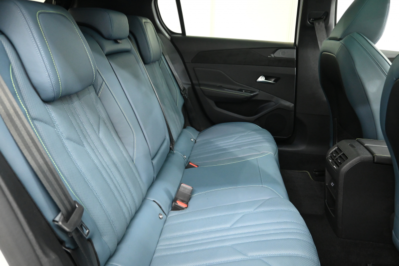 プジョー 308 GTﾌﾞﾙｰHDi ﾌﾞﾙｰﾅｯﾊﾟｴﾃﾞｨｼｮﾝ　200台限定特別仕様車 ACC Pｽﾀ ECO ﾌﾞﾙｰﾅｯﾊﾟ革 ﾊﾟﾉﾗﾏSR 純正ﾀｯﾁｽｸﾘｰﾝ ﾅﾋﾞ CarPlay FOCALｽﾋﾟｰｶｰ 360ｶﾒﾗ ﾏﾄﾘｸｽLEDﾗｲﾄ　2年保証付