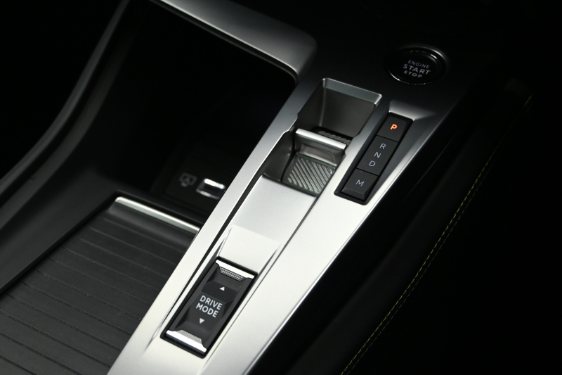 プジョー 308 GTﾌﾞﾙｰHDi ﾌﾞﾙｰﾅｯﾊﾟｴﾃﾞｨｼｮﾝ　200台限定特別仕様車 ACC Pｽﾀ ECO ﾌﾞﾙｰﾅｯﾊﾟ革 ﾊﾟﾉﾗﾏSR 純正ﾀｯﾁｽｸﾘｰﾝ ﾅﾋﾞ CarPlay FOCALｽﾋﾟｰｶｰ 360ｶﾒﾗ ﾏﾄﾘｸｽLEDﾗｲﾄ　2年保証付