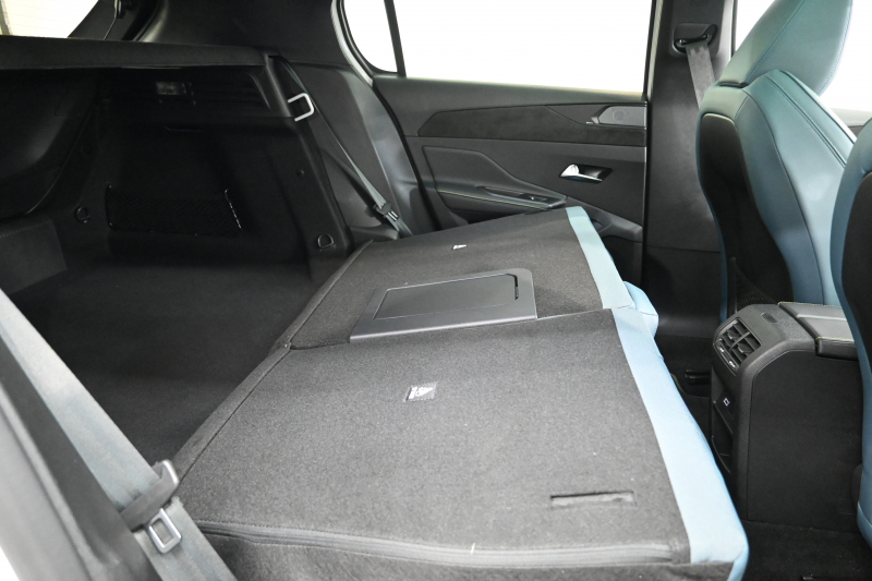 プジョー 308 GTﾌﾞﾙｰHDi ﾌﾞﾙｰﾅｯﾊﾟｴﾃﾞｨｼｮﾝ　200台限定特別仕様車 ACC Pｽﾀ ECO ﾌﾞﾙｰﾅｯﾊﾟ革 ﾊﾟﾉﾗﾏSR 純正ﾀｯﾁｽｸﾘｰﾝ ﾅﾋﾞ CarPlay FOCALｽﾋﾟｰｶｰ 360ｶﾒﾗ ﾏﾄﾘｸｽLEDﾗｲﾄ　2年保証付