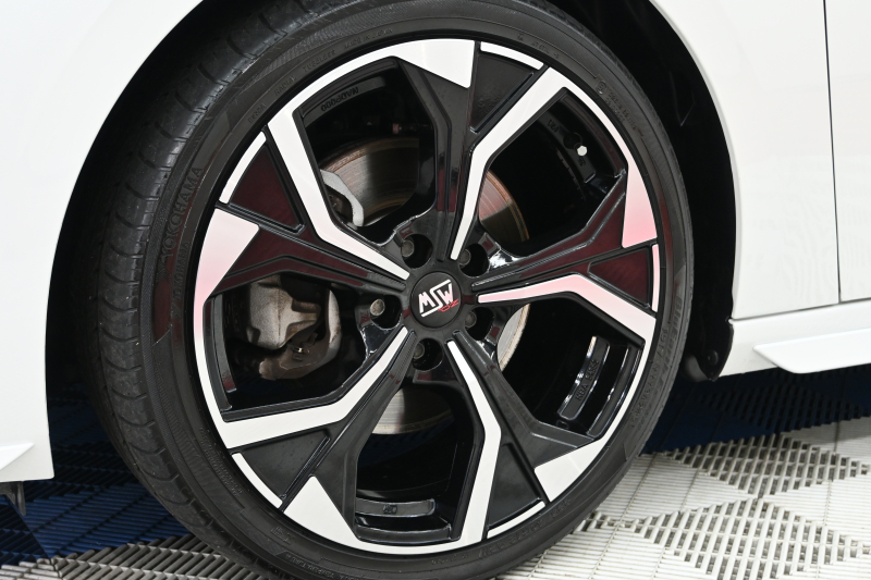 プジョー 308 GTﾌﾞﾙｰHDi ﾌﾞﾙｰﾅｯﾊﾟｴﾃﾞｨｼｮﾝ　200台限定特別仕様車 ACC Pｽﾀ ECO ﾌﾞﾙｰﾅｯﾊﾟ革 ﾊﾟﾉﾗﾏSR 純正ﾀｯﾁｽｸﾘｰﾝ ﾅﾋﾞ CarPlay FOCALｽﾋﾟｰｶｰ 360ｶﾒﾗ ﾏﾄﾘｸｽLEDﾗｲﾄ　2年保証付