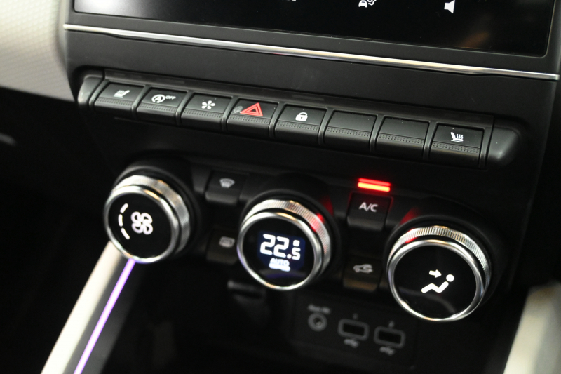 ルノー ルーテシア ｲﾝﾃﾝｽ ﾌﾟﾗｽ　ACC Pｽﾀ ECO機能 黒革ｼｰﾄ ｼｰﾄﾋｰﾀｰ ﾚｻﾞｰｽﾃｱ 純正ﾀｯﾁｽｸﾘｰﾝ CarPlay Bｶﾒﾗ LEDﾗｲﾄ ｱﾝﾋﾞｴﾝﾄﾗｲﾄ　2年保証付