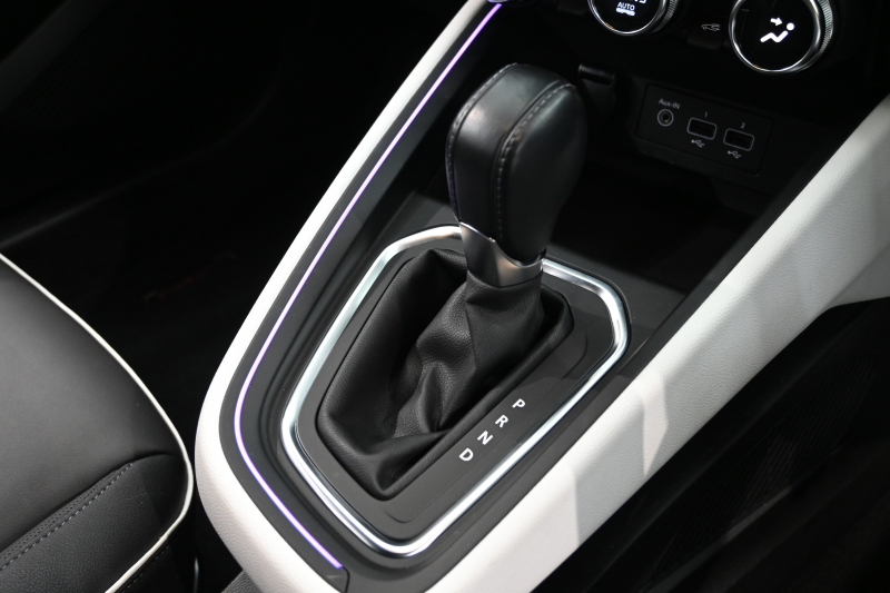 ルノー ルーテシア ｲﾝﾃﾝｽ ﾌﾟﾗｽ　ACC Pｽﾀ ECO機能 黒革ｼｰﾄ ｼｰﾄﾋｰﾀｰ ﾚｻﾞｰｽﾃｱ 純正ﾀｯﾁｽｸﾘｰﾝ CarPlay Bｶﾒﾗ LEDﾗｲﾄ ｱﾝﾋﾞｴﾝﾄﾗｲﾄ　2年保証付