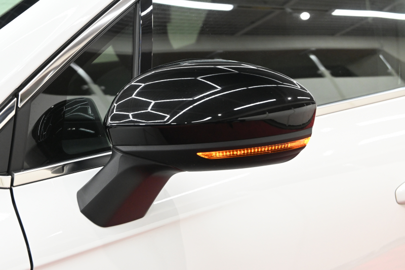 ルノー ルーテシア ｲﾝﾃﾝｽ ﾌﾟﾗｽ　ACC Pｽﾀ ECO機能 黒革ｼｰﾄ ｼｰﾄﾋｰﾀｰ ﾚｻﾞｰｽﾃｱ 純正ﾀｯﾁｽｸﾘｰﾝ CarPlay Bｶﾒﾗ LEDﾗｲﾄ ｱﾝﾋﾞｴﾝﾄﾗｲﾄ　2年保証付