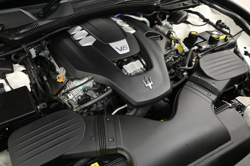 マセラティ ギブリ ｸﾞﾗﾝｽﾎﾟｰﾂ ﾄﾞﾗｲﾊﾞｰｽﾞｱｼｽﾀﾝｽ&ﾂｰﾘﾝｸﾞP　ACC BSM LKA 黒革 ｻﾝﾙｰﾌ 8.4ｲﾝﾁMTC+ CarPlay 自動ﾄﾗﾝｸ 20ｲﾝﾁｳﾗｰﾉAW ｽｶｲﾌｯｸｻｽ EBM　2年保証付
