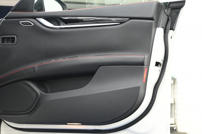 マセラティ ギブリ ｸﾞﾗﾝｽﾎﾟｰﾂ ﾄﾞﾗｲﾊﾞｰｽﾞｱｼｽﾀﾝｽ&ﾂｰﾘﾝｸﾞP　ACC BSM LKA 黒革 ｻﾝﾙｰﾌ 8.4ｲﾝﾁMTC+ CarPlay 自動ﾄﾗﾝｸ 20ｲﾝﾁｳﾗｰﾉAW ｽｶｲﾌｯｸｻｽ EBM　2年保証付