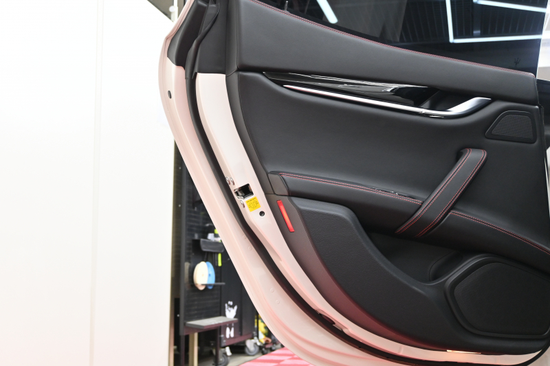 マセラティ ギブリ ｸﾞﾗﾝｽﾎﾟｰﾂ ﾄﾞﾗｲﾊﾞｰｽﾞｱｼｽﾀﾝｽ&ﾂｰﾘﾝｸﾞP　ACC BSM LKA 黒革 ｻﾝﾙｰﾌ 8.4ｲﾝﾁMTC+ CarPlay 自動ﾄﾗﾝｸ 20ｲﾝﾁｳﾗｰﾉAW ｽｶｲﾌｯｸｻｽ EBM　2年保証付