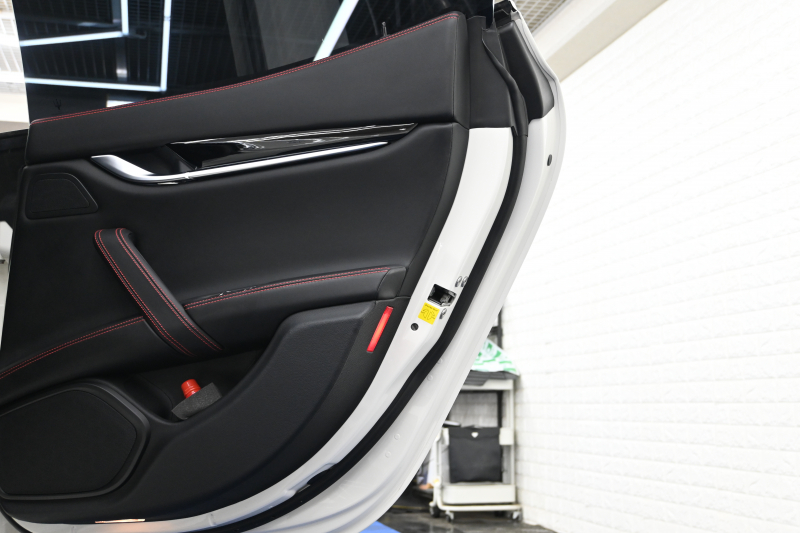 マセラティ ギブリ ｸﾞﾗﾝｽﾎﾟｰﾂ ﾄﾞﾗｲﾊﾞｰｽﾞｱｼｽﾀﾝｽ&ﾂｰﾘﾝｸﾞP　ACC BSM LKA 黒革 ｻﾝﾙｰﾌ 8.4ｲﾝﾁMTC+ CarPlay 自動ﾄﾗﾝｸ 20ｲﾝﾁｳﾗｰﾉAW ｽｶｲﾌｯｸｻｽ EBM　2年保証付