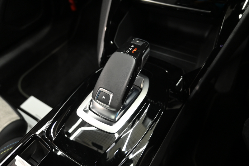 プジョー 208 GT　1ｵｰﾅｰ ACC LKA BSM Pｽﾀ ECO ﾊｰﾌﾚｻﾞｰ 7ｲﾝﾁﾀｯﾁｽｸﾘｰﾝ CarPlay ﾅﾋﾞTV ﾌﾙｾｸﾞ Bｶﾒﾗ 17ｲﾝﾁAW ﾌﾙLEDﾗｲﾄ　2年保証付