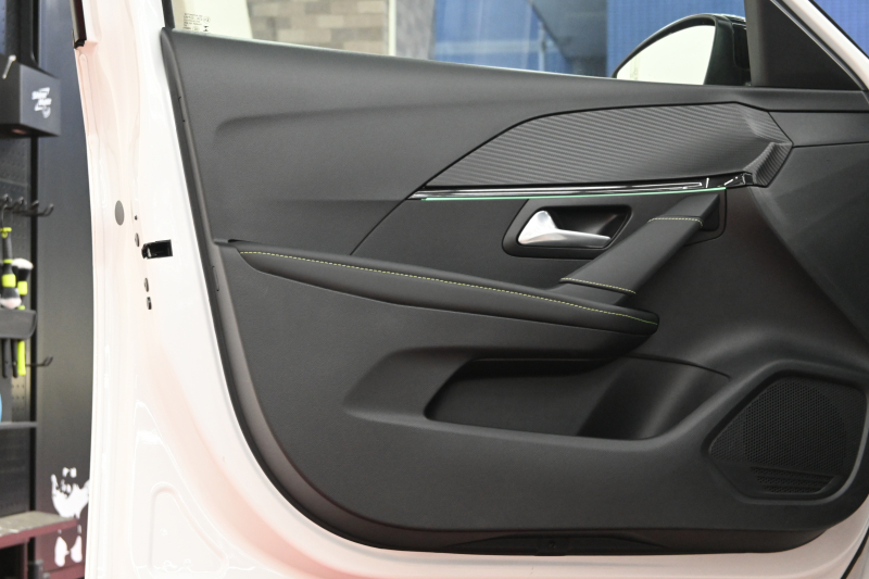 プジョー 208 GT　1ｵｰﾅｰ ACC LKA BSM Pｽﾀ ECO ﾊｰﾌﾚｻﾞｰ 7ｲﾝﾁﾀｯﾁｽｸﾘｰﾝ CarPlay ﾅﾋﾞTV ﾌﾙｾｸﾞ Bｶﾒﾗ 17ｲﾝﾁAW ﾌﾙLEDﾗｲﾄ　2年保証付