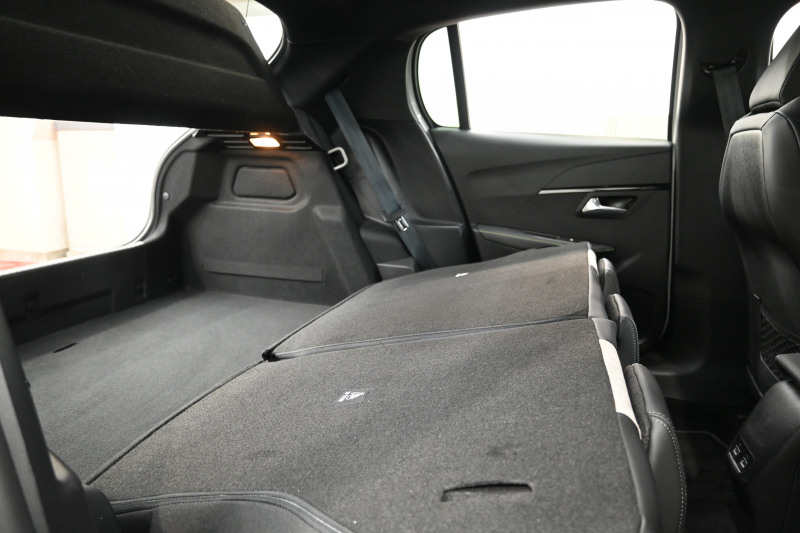 プジョー 208 GT　1ｵｰﾅｰ ACC LKA BSM Pｽﾀ ECO ﾊｰﾌﾚｻﾞｰ 7ｲﾝﾁﾀｯﾁｽｸﾘｰﾝ CarPlay ﾅﾋﾞTV ﾌﾙｾｸﾞ Bｶﾒﾗ 17ｲﾝﾁAW ﾌﾙLEDﾗｲﾄ　2年保証付