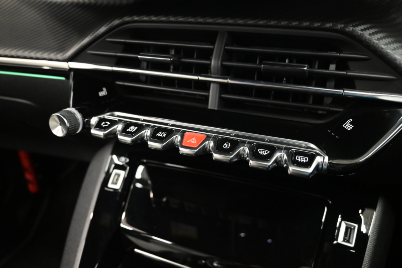プジョー 208 GT　1ｵｰﾅｰ ACC LKA BSM Pｽﾀ ECO ﾊｰﾌﾚｻﾞｰ 7ｲﾝﾁﾀｯﾁｽｸﾘｰﾝ CarPlay ﾅﾋﾞTV ﾌﾙｾｸﾞ Bｶﾒﾗ 17ｲﾝﾁAW ﾌﾙLEDﾗｲﾄ　2年保証付