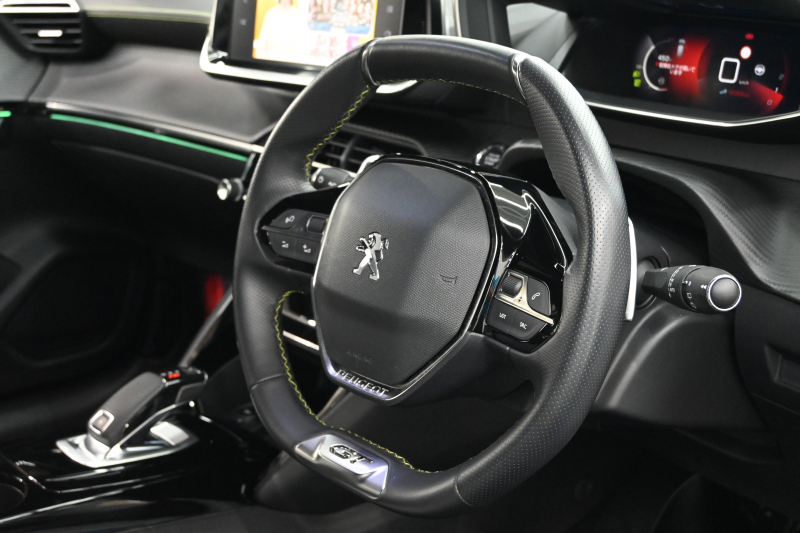 プジョー 208 GT　1ｵｰﾅｰ ACC LKA BSM Pｽﾀ ECO ﾊｰﾌﾚｻﾞｰ 7ｲﾝﾁﾀｯﾁｽｸﾘｰﾝ CarPlay ﾅﾋﾞTV ﾌﾙｾｸﾞ Bｶﾒﾗ 17ｲﾝﾁAW ﾌﾙLEDﾗｲﾄ　2年保証付