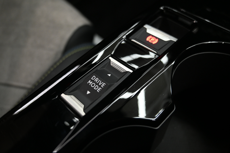 プジョー 208 GT　1ｵｰﾅｰ ACC LKA BSM Pｽﾀ ECO ﾊｰﾌﾚｻﾞｰ 7ｲﾝﾁﾀｯﾁｽｸﾘｰﾝ CarPlay ﾅﾋﾞTV ﾌﾙｾｸﾞ Bｶﾒﾗ 17ｲﾝﾁAW ﾌﾙLEDﾗｲﾄ　2年保証付