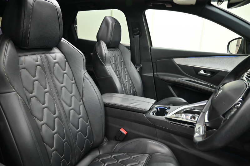 プジョー 3008 GT ﾌﾞﾙｰHDi ﾌｧｰｽﾄｸﾗｽPKG　Pｽﾀ ACC ﾅｯﾊﾟﾚｻﾞｰ ﾊﾟﾉﾗﾏSR 純正ﾀｯﾁｽｸﾘｰﾝ CarPlay ADVｺﾝﾄﾛｰﾙ I-COCKPIT 純正18ｲﾝﾁAW LEDﾗｲﾄ ｱﾝﾋﾞｴﾝｽﾗｲﾄ　2年保証付