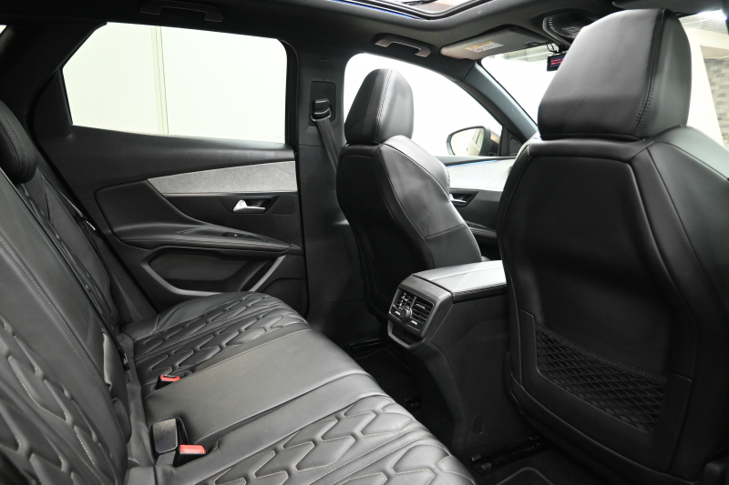 プジョー 3008 GT ﾌﾞﾙｰHDi ﾌｧｰｽﾄｸﾗｽPKG　Pｽﾀ ACC ﾅｯﾊﾟﾚｻﾞｰ ﾊﾟﾉﾗﾏSR 純正ﾀｯﾁｽｸﾘｰﾝ CarPlay ADVｺﾝﾄﾛｰﾙ I-COCKPIT 純正18ｲﾝﾁAW LEDﾗｲﾄ ｱﾝﾋﾞｴﾝｽﾗｲﾄ　2年保証付