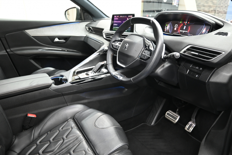 プジョー 3008 GT ﾌﾞﾙｰHDi ﾌｧｰｽﾄｸﾗｽPKG　Pｽﾀ ACC ﾅｯﾊﾟﾚｻﾞｰ ﾊﾟﾉﾗﾏSR 純正ﾀｯﾁｽｸﾘｰﾝ CarPlay ADVｺﾝﾄﾛｰﾙ I-COCKPIT 純正18ｲﾝﾁAW LEDﾗｲﾄ ｱﾝﾋﾞｴﾝｽﾗｲﾄ　2年保証付