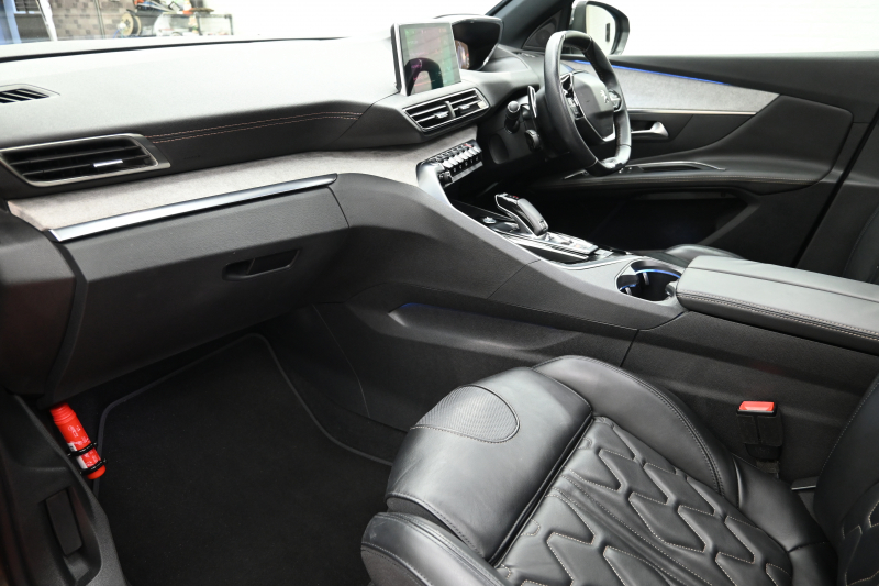 プジョー 3008 GT ﾌﾞﾙｰHDi ﾌｧｰｽﾄｸﾗｽPKG　Pｽﾀ ACC ﾅｯﾊﾟﾚｻﾞｰ ﾊﾟﾉﾗﾏSR 純正ﾀｯﾁｽｸﾘｰﾝ CarPlay ADVｺﾝﾄﾛｰﾙ I-COCKPIT 純正18ｲﾝﾁAW LEDﾗｲﾄ ｱﾝﾋﾞｴﾝｽﾗｲﾄ　2年保証付