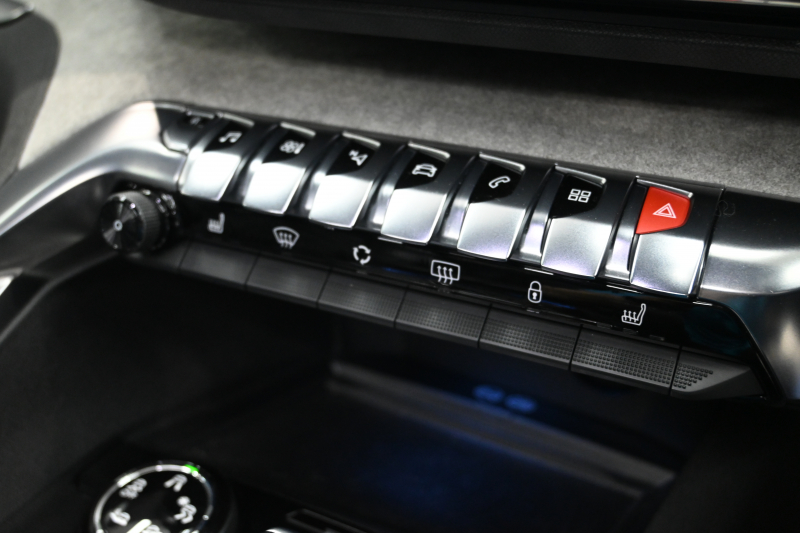 プジョー 3008 GT ﾌﾞﾙｰHDi ﾌｧｰｽﾄｸﾗｽPKG　Pｽﾀ ACC ﾅｯﾊﾟﾚｻﾞｰ ﾊﾟﾉﾗﾏSR 純正ﾀｯﾁｽｸﾘｰﾝ CarPlay ADVｺﾝﾄﾛｰﾙ I-COCKPIT 純正18ｲﾝﾁAW LEDﾗｲﾄ ｱﾝﾋﾞｴﾝｽﾗｲﾄ　2年保証付