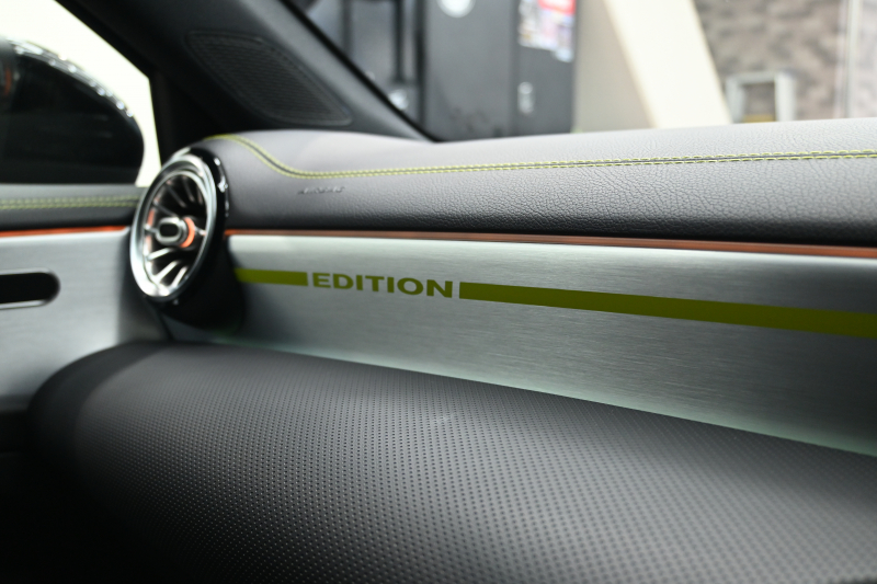 メルセデスベンツ Aクラス A180 Edition1　100台限定ｶﾗｰ ﾚｰﾀﾞｰP ACC Pｽﾀ ECO ﾊｰﾌ革 純正HDDﾅﾋﾞ ﾌﾙｾｸﾞ 360ｶﾒﾗ 専用AMGｴｱﾛ&19ｲﾝﾁAW LEDﾗｲﾄ ﾍｯﾄﾞｱｯﾌﾟD　2年保証付